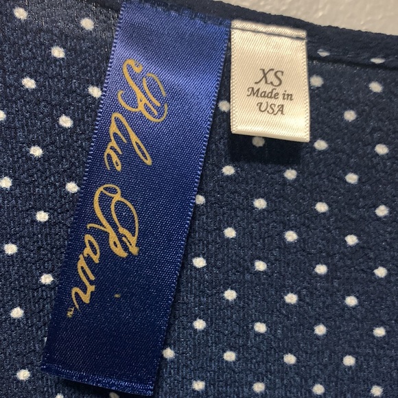 Francesca’s Cropped Polka Dot Blouse, Size XS, Color Navy Blue - Picture 6 of 7